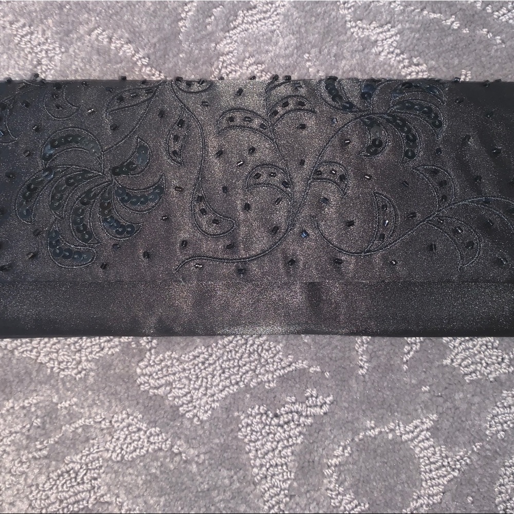 Black clutch